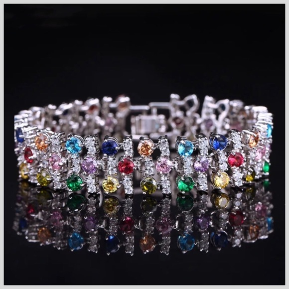 Swarovski Crystals The UNABI Bracelet - Picture 3 of 9